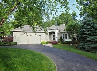 890 Brickley Dr, Fontana, WI 53125