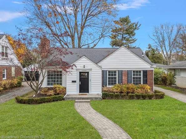 32347 Sheridan Dr, Beverly Hills, MI 48025