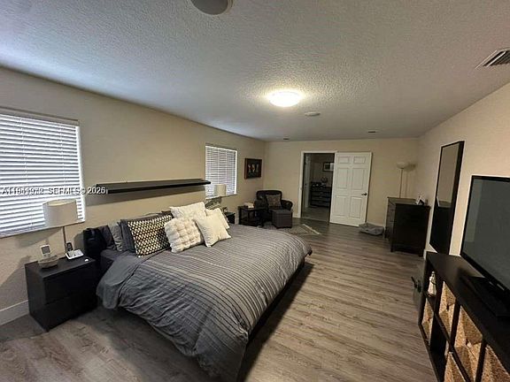 4th image of 1063 Sunflower Cir #0