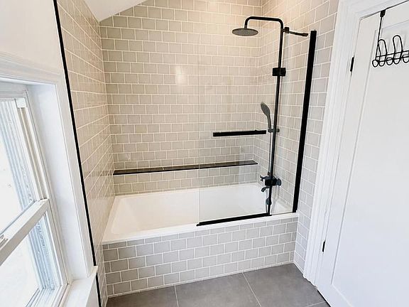 5th image of 725-727 Warren St #5