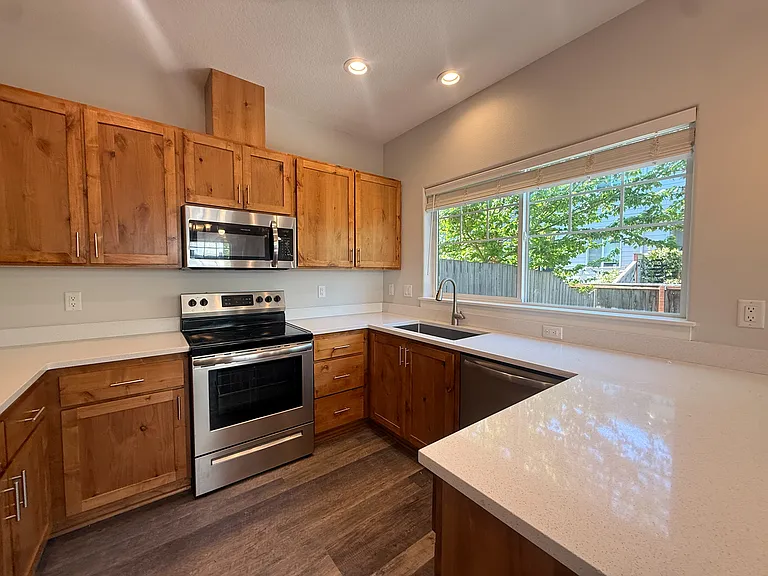 5711 Honey Bee St S — Photo 10