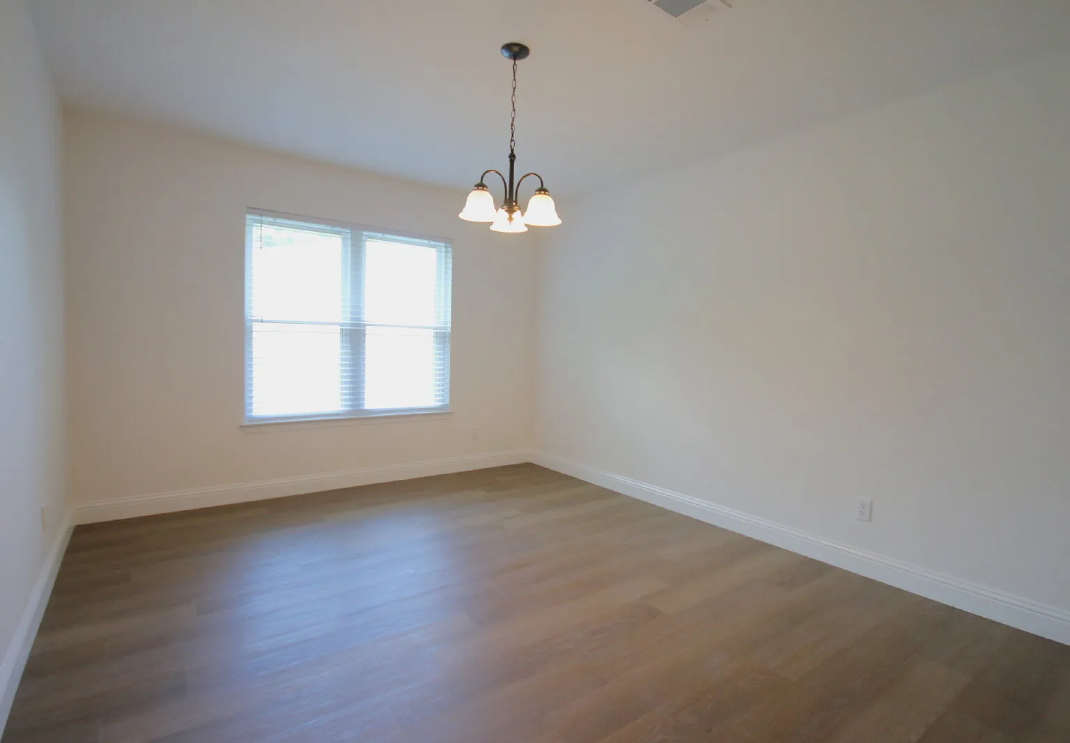 4 bed, 2.0 bath, 1892 sqft, $2,195 — Photo 4