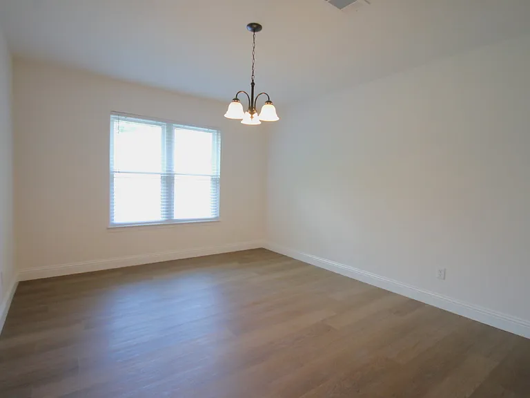 4631 Northpointe Cir — Photo 4