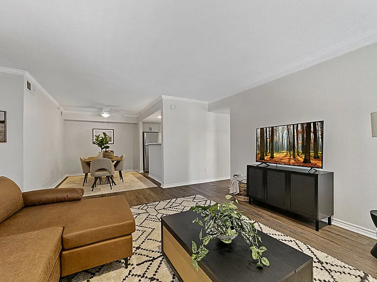 Lakeside Apartments — Photo 36