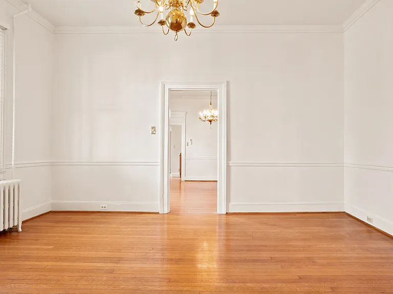 209 N Washington St — Photo 45