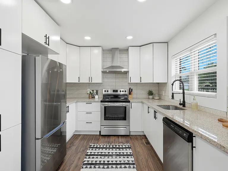 1642 Washington Ave — Photo 9