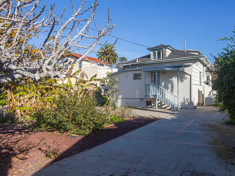 1344 Torrey Pines Rd — Photo 22