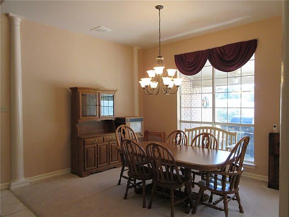 3rd image of 820 Sherwood Ct