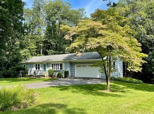 17 Valley View Rd, Brookfield, CT 06804