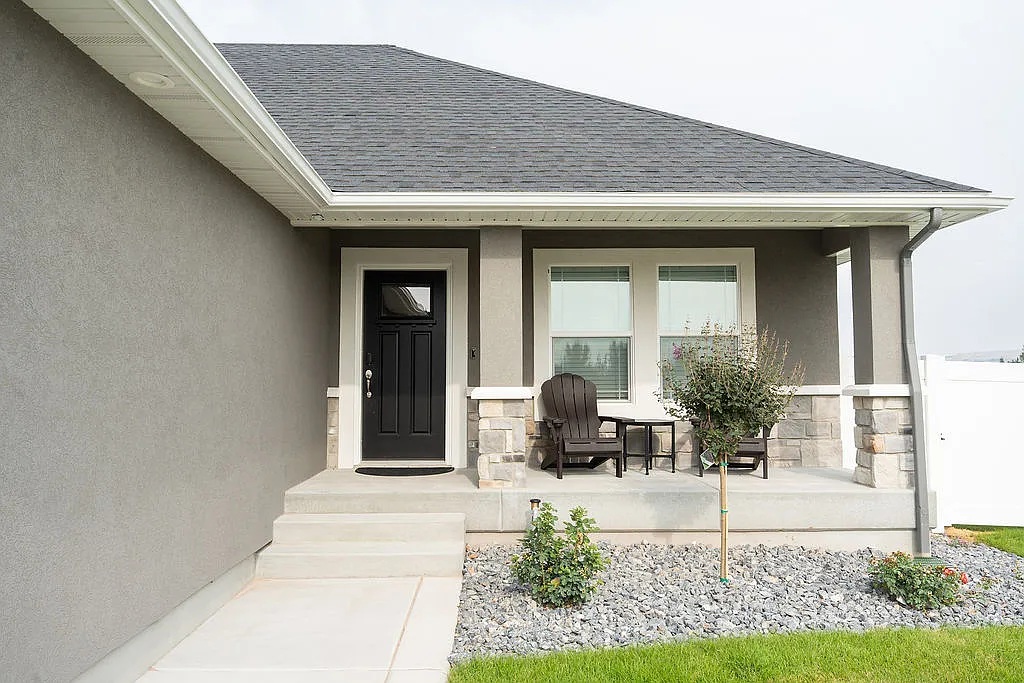 6 bed, 3397 sqft, $3,500 — Photo 2