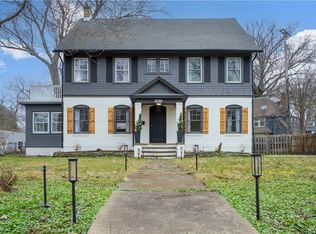 14605 S Woodland Rd, Shaker Hts, OH 44120