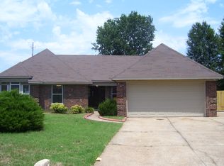 6670 Shaker Ln, Memphis, TN 38141