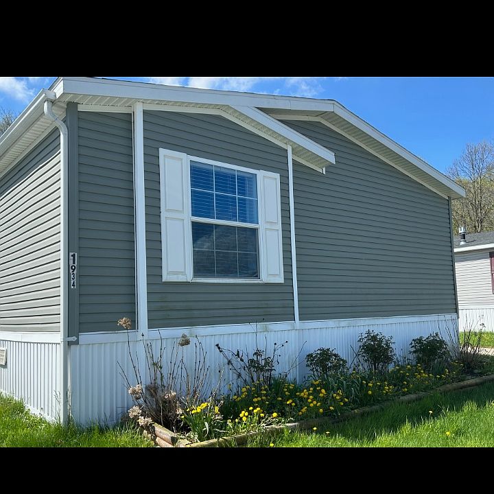 1st image of 1934 White Oak Ln #263