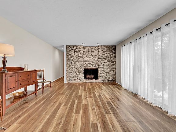 5th image of 17252 Akita Ct