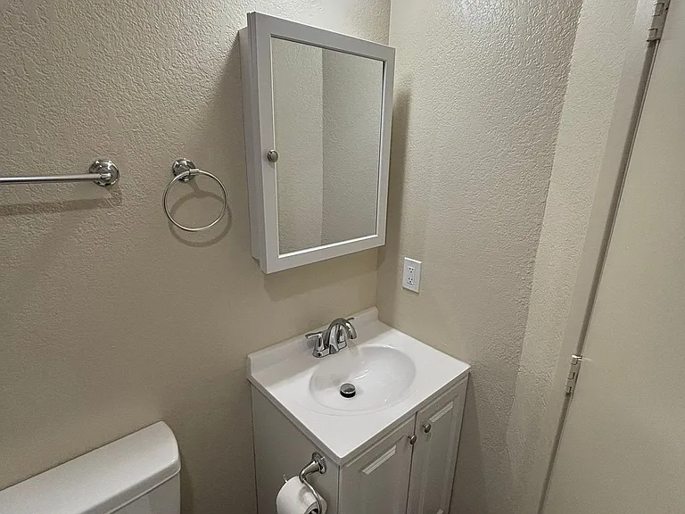 Sierra View Apartments — Photo 8