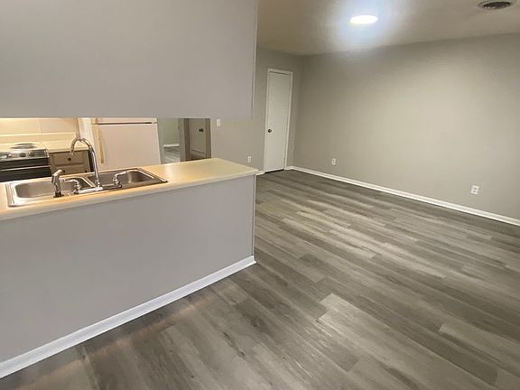 2nd image of 1903 Holmes St Unit 3