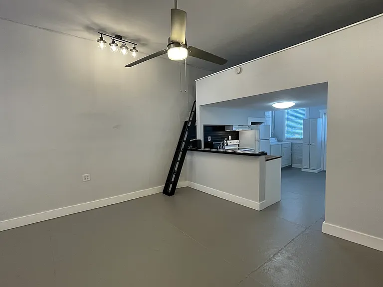 2305 W Texas Ave #5 — Photo 25