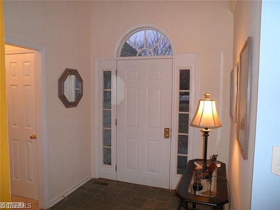 3rd image of 111 Oakland Dr