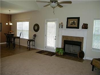 4th image of 4345 Whirlaway Dr