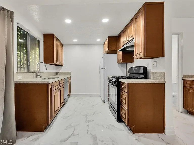 301 N Moore Ave #B — Photo 7