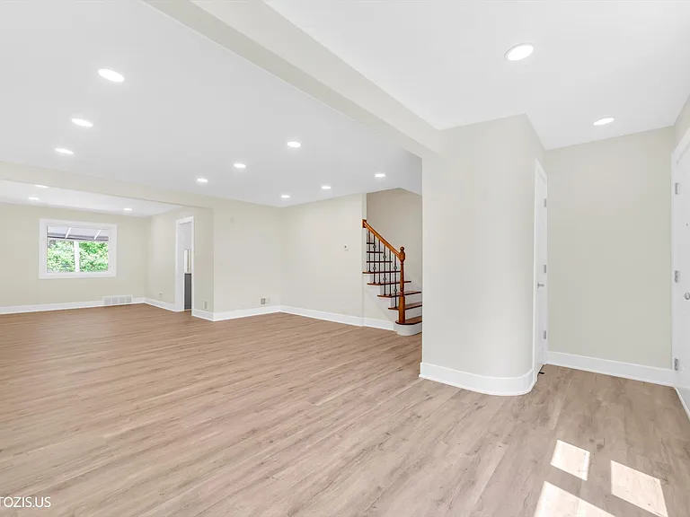 803 Brummel St — Photo 15