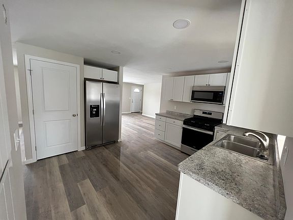 4th image of 4989 Driftwood Dr