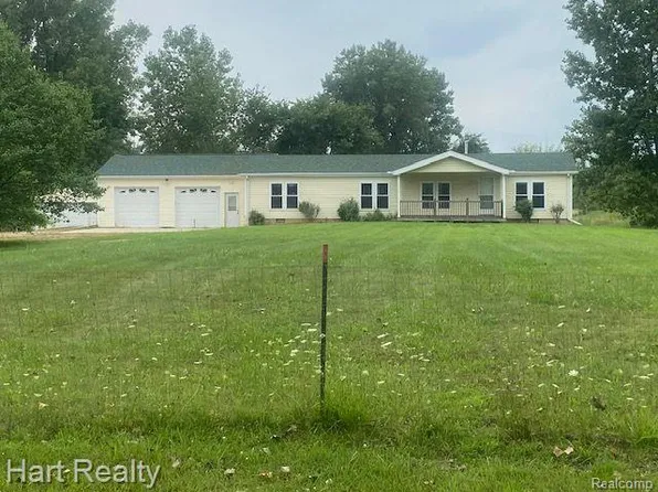 7539 Mowatt Rd, North Branch, MI 48461