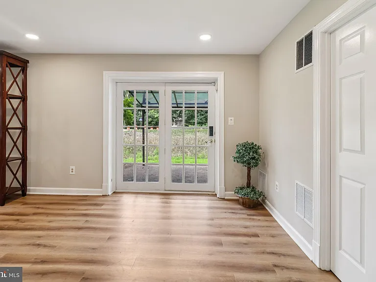 7518 Old Dominion Dr — Photo 56