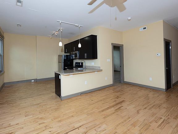 4th image of 2900 Q St #B