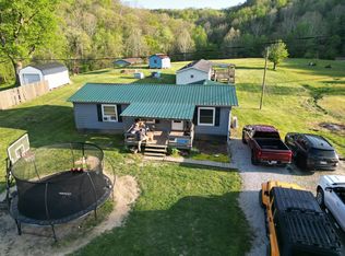 1081 River Rd, Walton, WV 25286
