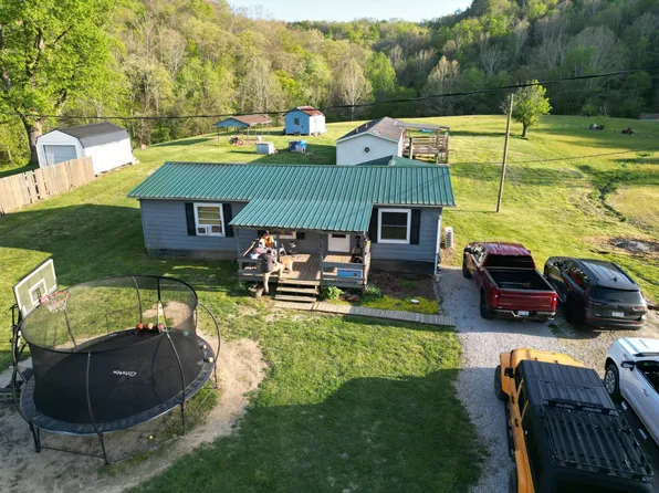 1081 River Rd, Walton, WV 25286