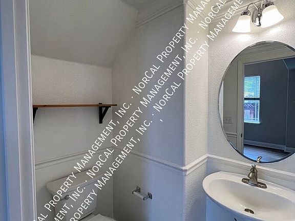 3rd image of 905 Sorrento Ct