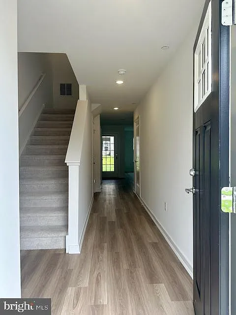3 bed, 4.0 bath, 2047 sqft, $3,100 — Photo 3