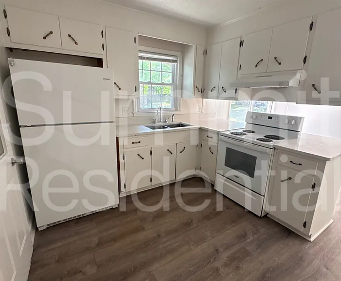 503 Berkeley Dr — Photo 5