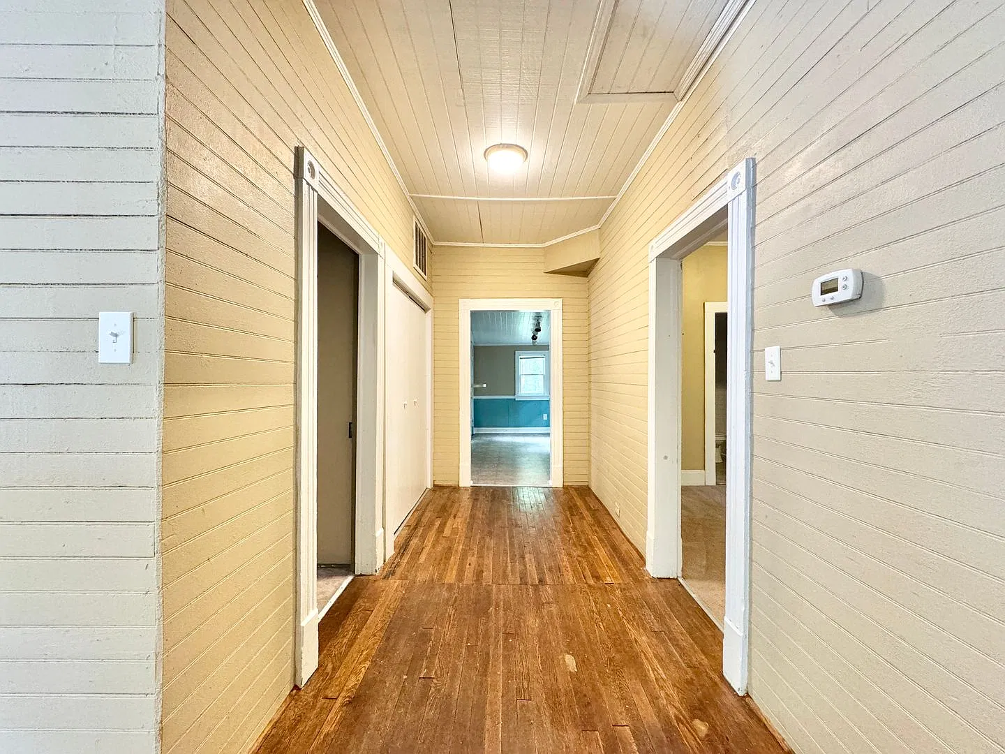 2 Bedroom in College Hill Convenient to UNCG and Downtown Greensboro! — Photo 2