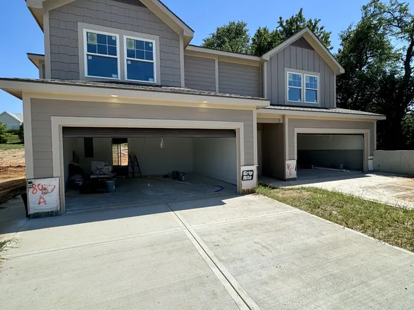 8437 Valley Spring Dr, De Soto, KS 66018