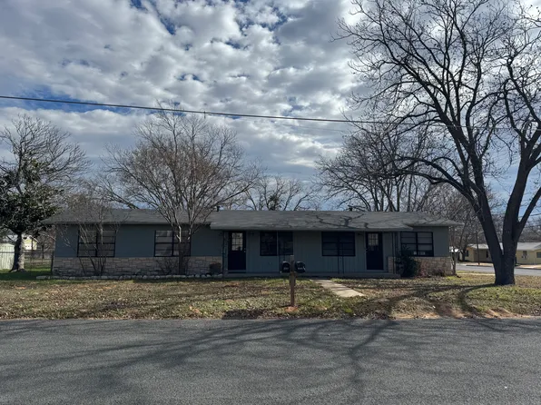 1101 N Crockett St #B, Fredericksburg, TX 78624