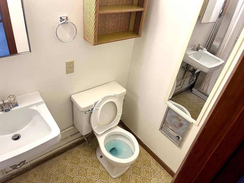 2nd image of 814 Cedar River Dr #2