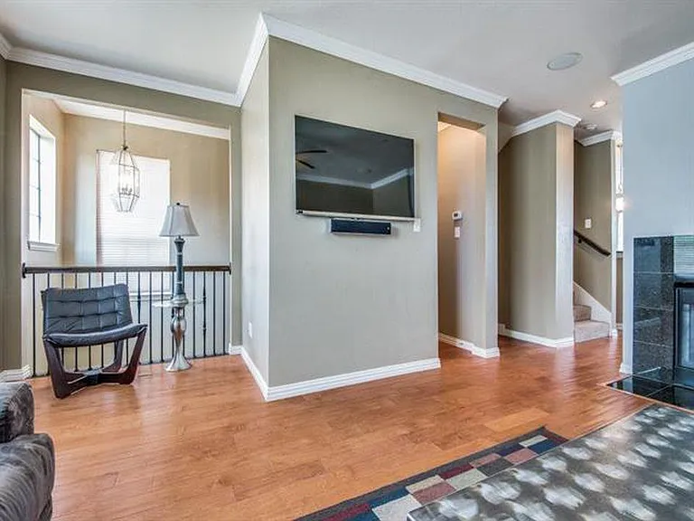 1355 Chase Ln — Photo 9