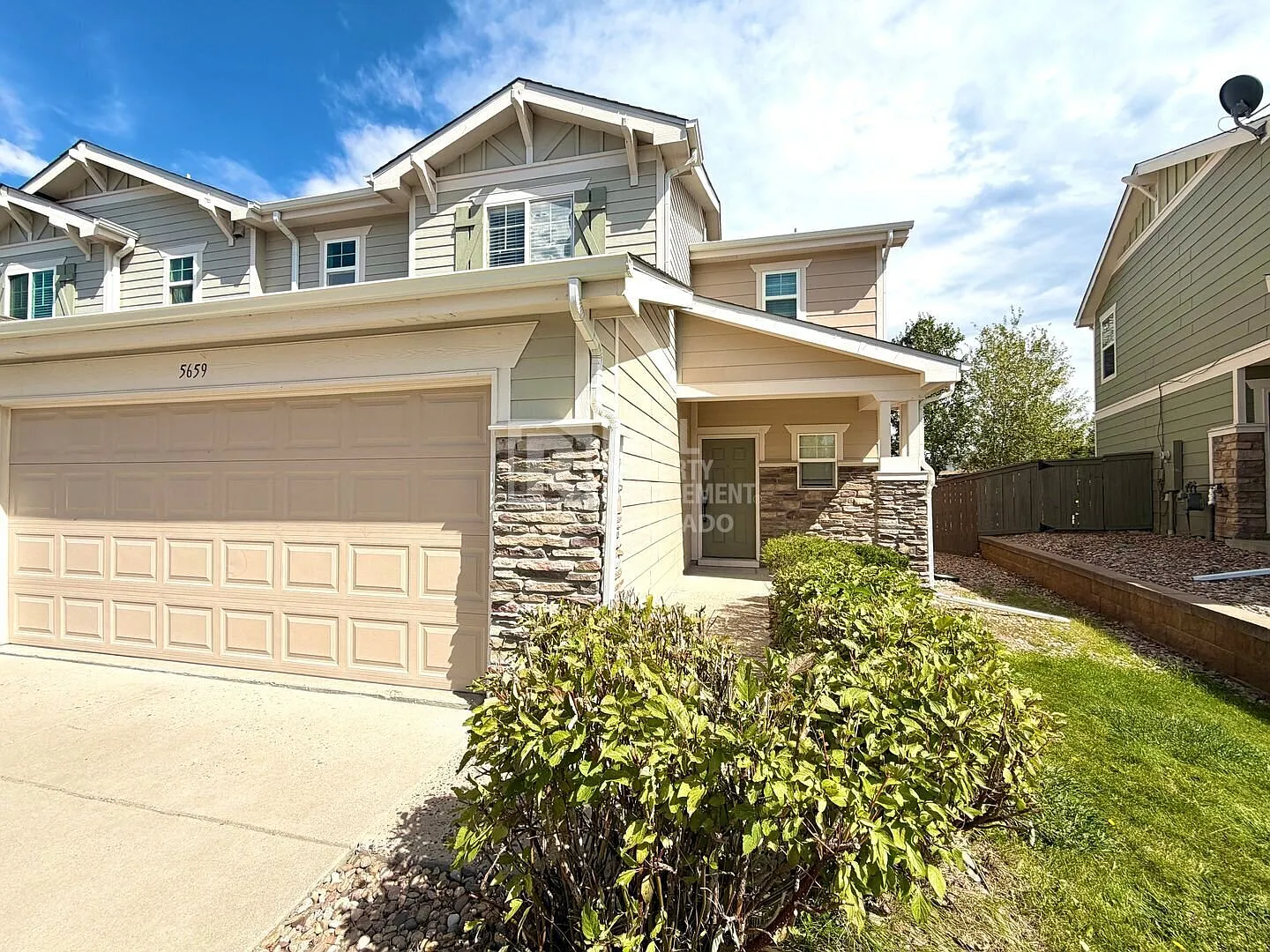 Beautiful Castle Rock Home with Spacious Living, Walk-In Closets & Private Outdoor Space — Photo 1