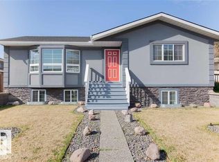 17208 106th St NW, Edmonton, AB T5X3G8