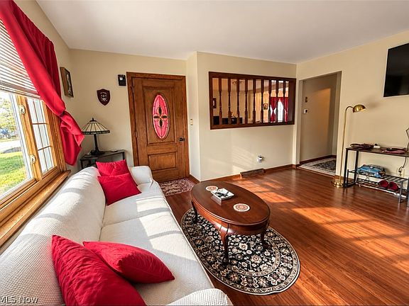 3rd image of 1364 Youll St