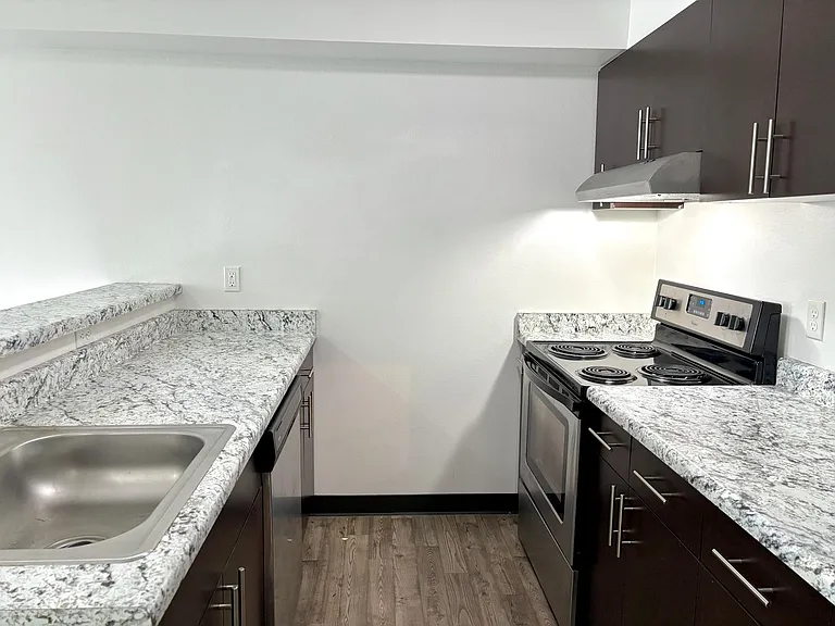 Roseland Apartments — Photo 6