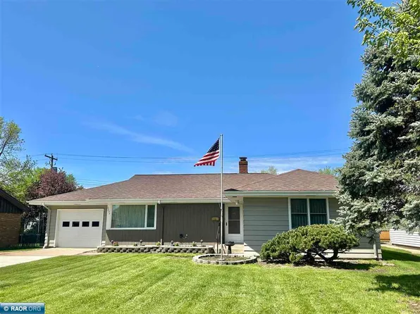 3209 2nd Ave E, Hibbing, MN 55746
