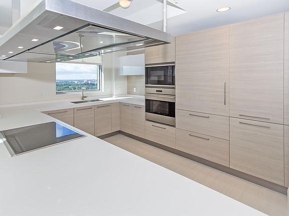 4th image of 17311 Biscayne Blvd #2301