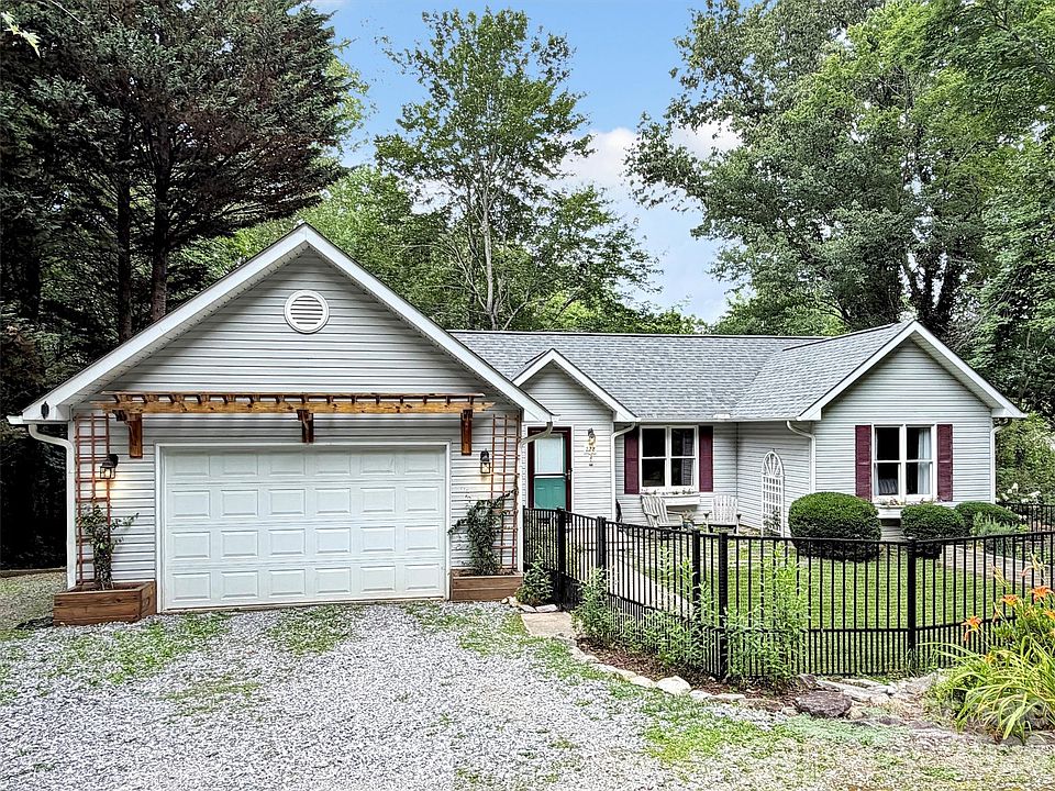1st image of 228 Crescent Dr