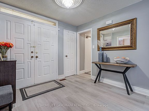 3rd image of 48 Purcell Sq