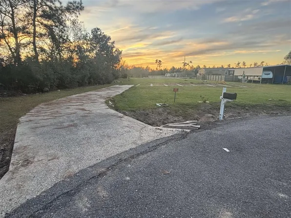 7493 Columbia Dr, Lake Charles, LA 70605