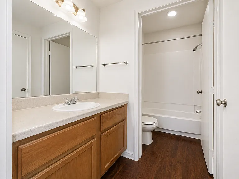 The Gables Apartments — Photo 22