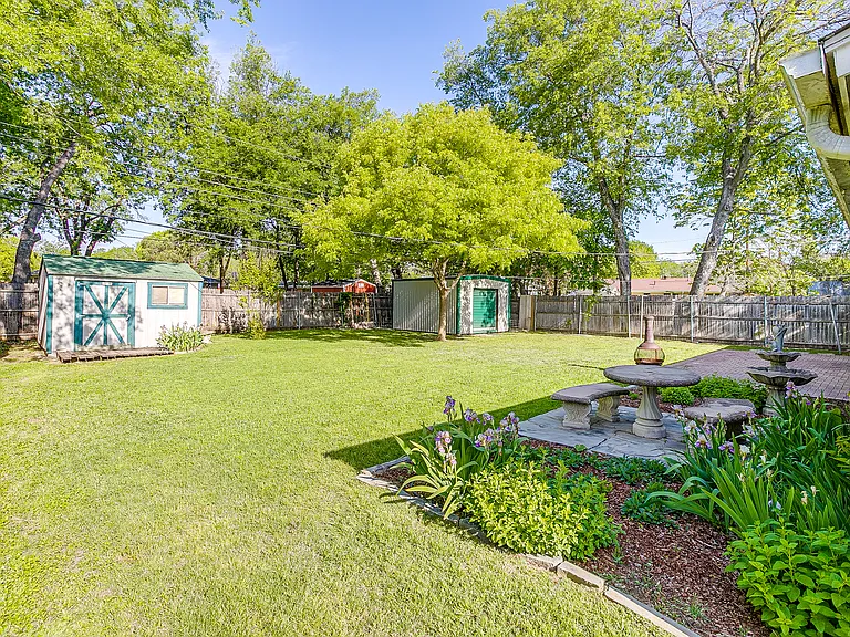 1104 Sproles Dr — Photo 34